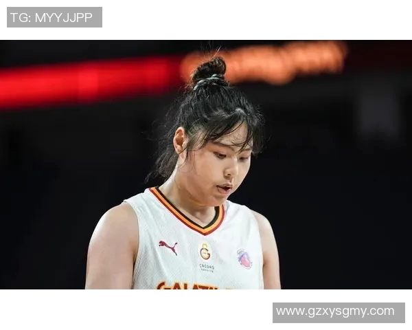 李月汝强势压制格里娜梦幻脚步引领全场瞩目