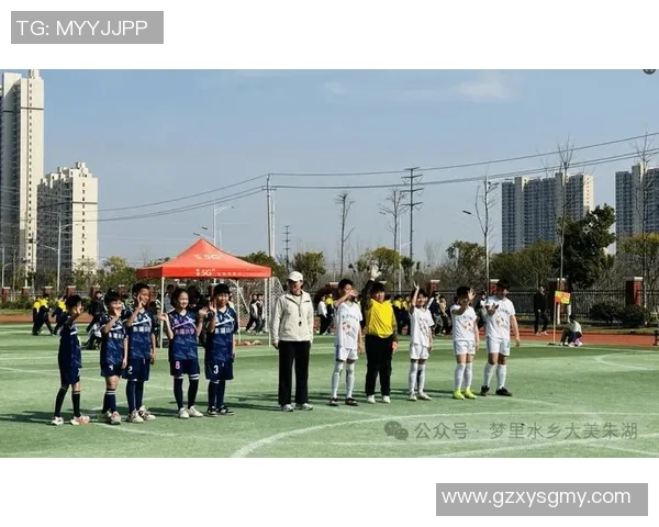 激情四溢的精彩足球赛展现团队协作与个人魅力的完美结合